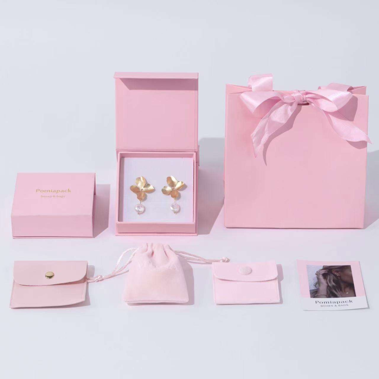 Cardboard Magnetic Pink Jewelry Box Package