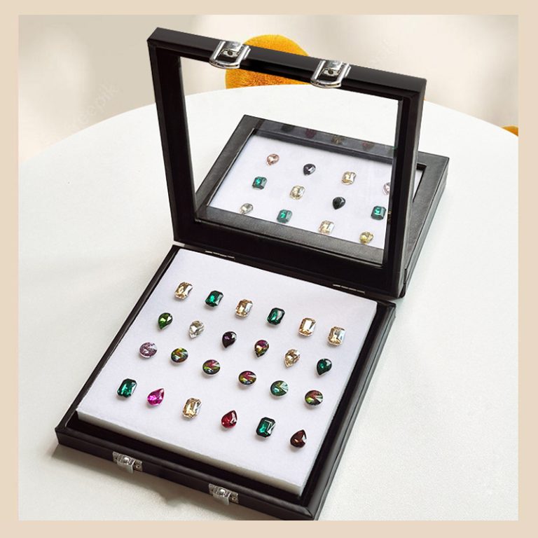 The sunroof is designed with a black lacquered leather glass lock and a transparent display of the gemstone and diamond box - Image 3