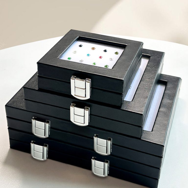 The sunroof is designed with a black lacquered leather glass lock and a transparent display of the gemstone and diamond box - Image 4