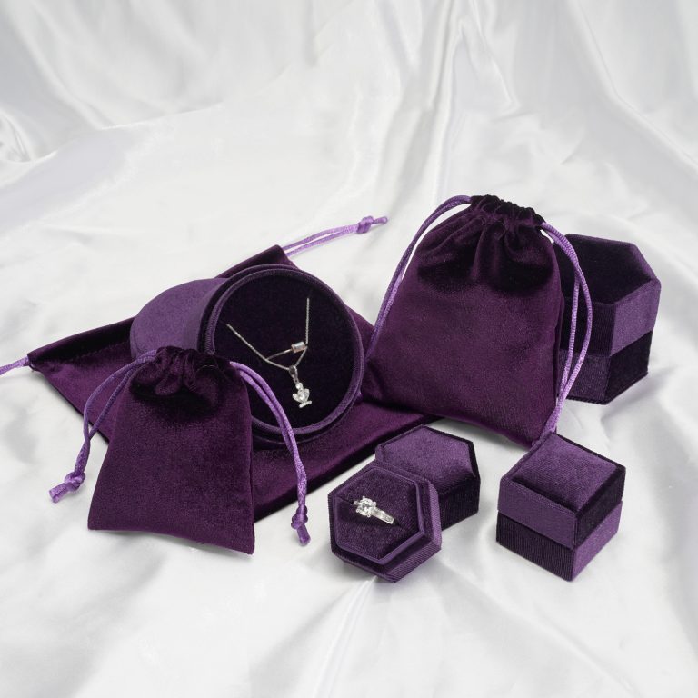 Luxury Wholesale Jewelry Gift Storage Case Small Necklace Earring Bracelet Ring Organizer Velvet Travel Jewelry Box Packaging